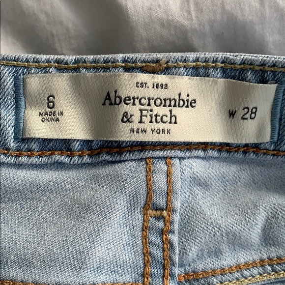 Light Wash Abercrombie & Fitch Jeans - Picture 5 of 5